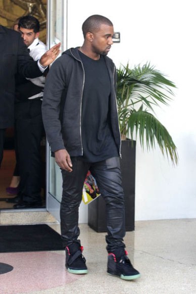 kanye-west-nike-air-yeezy-2-miami-01