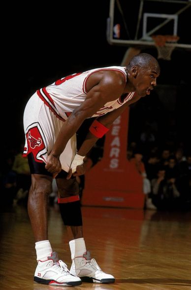 michael-jordan-air-jordan-v-white-fire-red-7
