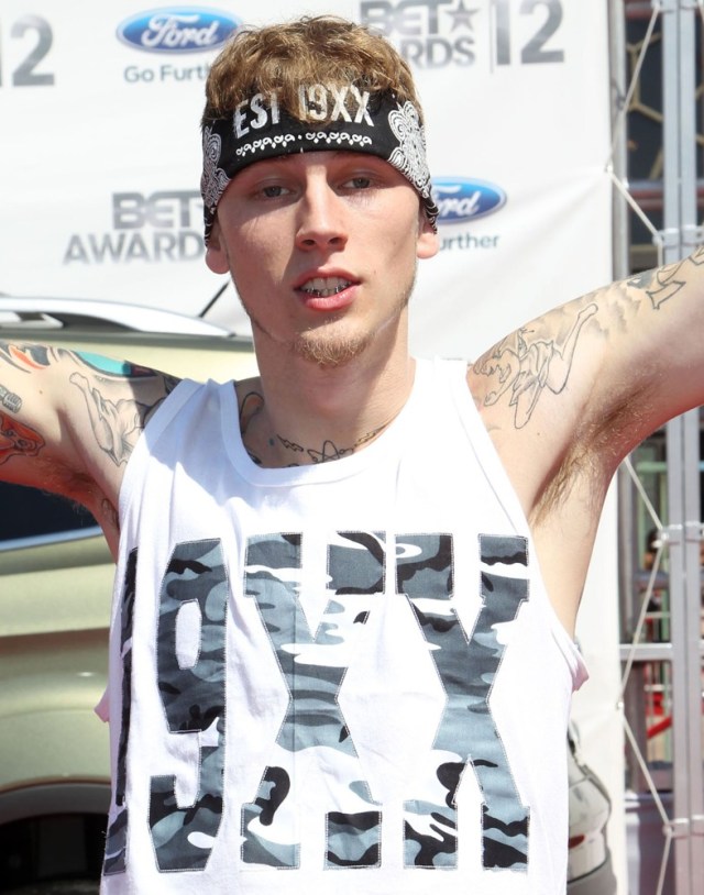 machine-gun-kelly-bet-awards-2012-01