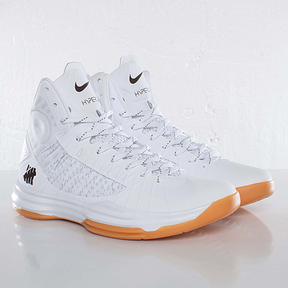 undefeated-nike-hyperdunk-bring-back-pack-598471-110-03