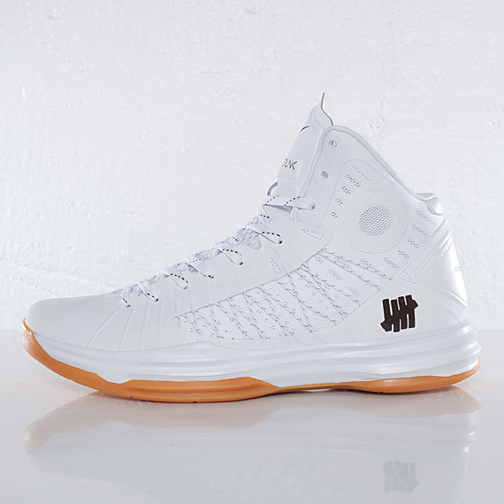 undefeated-nike-hyperdunk-bring-back-pack-598471-110-04