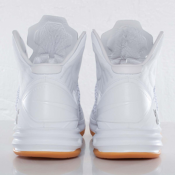 undefeated-nike-hyperdunk-bring-back-pack-598471-110-05