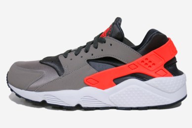 Nike-Air-Huarache-LE-Total-Crimson-02