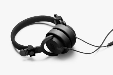 aiaiai-the-capital-alis-edition-3