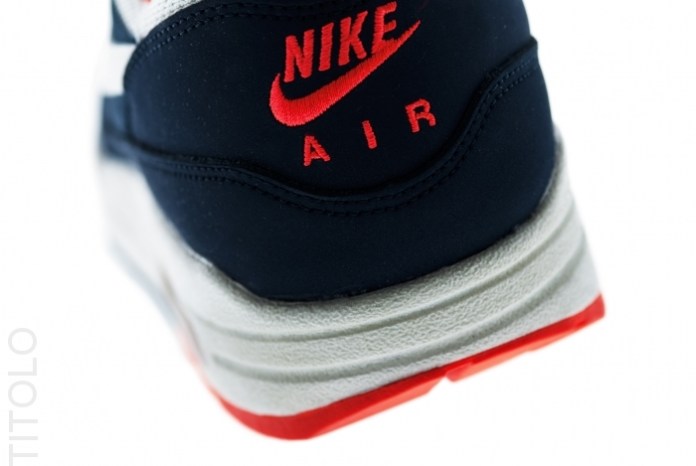 nike-air-max-1-essential-crimson-squadron-2