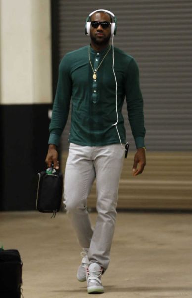 lebron-james-nike-air-yeezy-2-platinum