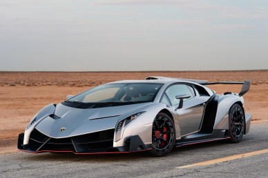 autoblog-takes-a-closer-look-at-the-4-7-million-usd-lamborghini-veneno-1