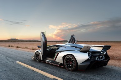 autoblog-takes-a-closer-look-at-the-4-7-million-usd-lamborghini-veneno-4