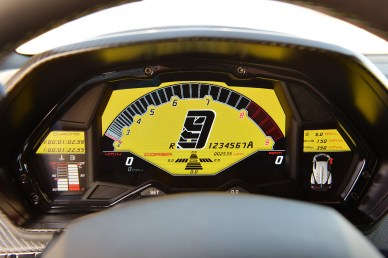 autoblog-takes-a-closer-look-at-the-4-7-million-usd-lamborghini-veneno-8