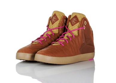 nike-lebron-11-nsw-lifestyle-work-hard-play-hard-3
