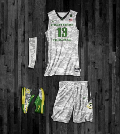 nike-oregon-ducks-armed-forces-classic-uniform