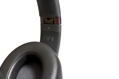 unknwn-x-beats-by-dre-lebron-autographed-studio-headphones-002