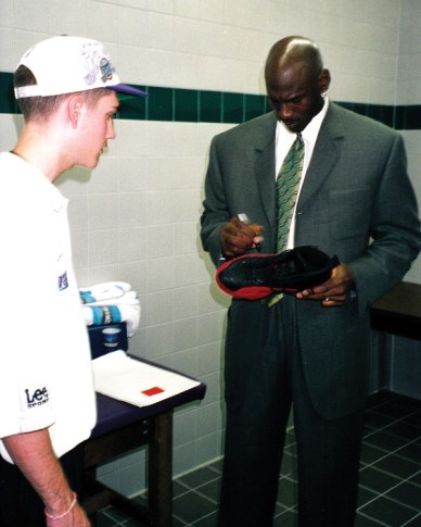 air-jordan-12-flu-game-auction-04