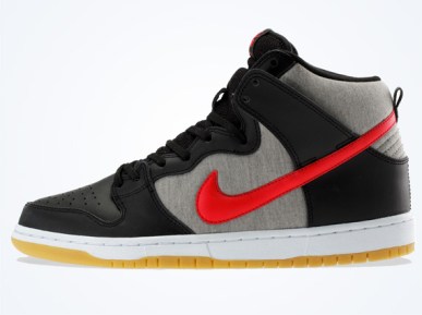 Dunk-High-Black-Red-Grey-Fleece-01