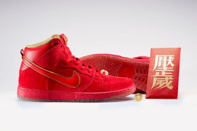 nike-sb-dunk-high-premium-red-packet-1
