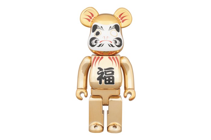 medicom-toy-tokyo-skytree-town-solamachi-store-2nd-anniversary-400-gold-plated-daruma-bearbrick-1
