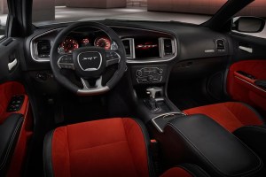 2015-dodge-charger-srt-hellcat-004