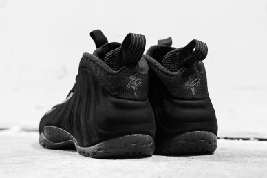 a-closer-look-at-the-nike-air-foamposite-one-triple-black-3