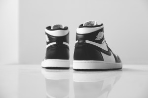 air-jordan-1-retro-high-og-black-white-14