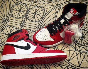 air-jordan-i-1-high-og-chicago-bulls-03