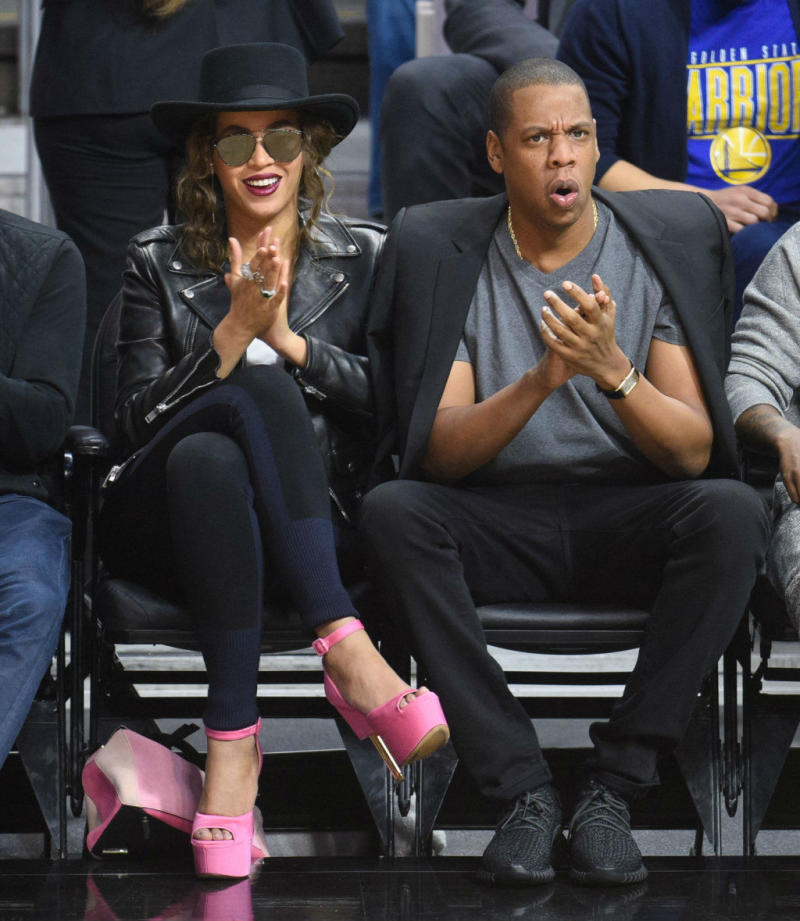 jay-z-adidas-yeezy-boost-black-1_o2vot4