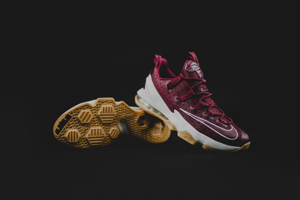 Nike_LebronXiiiLow_teamred_sailblk_9_1024x1024