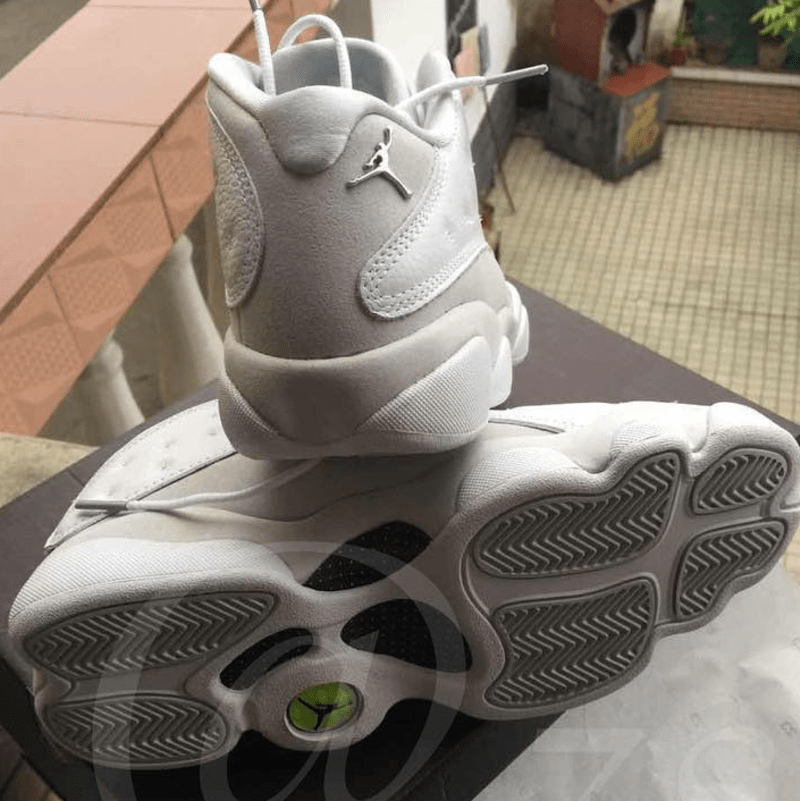 jordan-13-low-white-metallic-silver-pure-platinum-sole.png