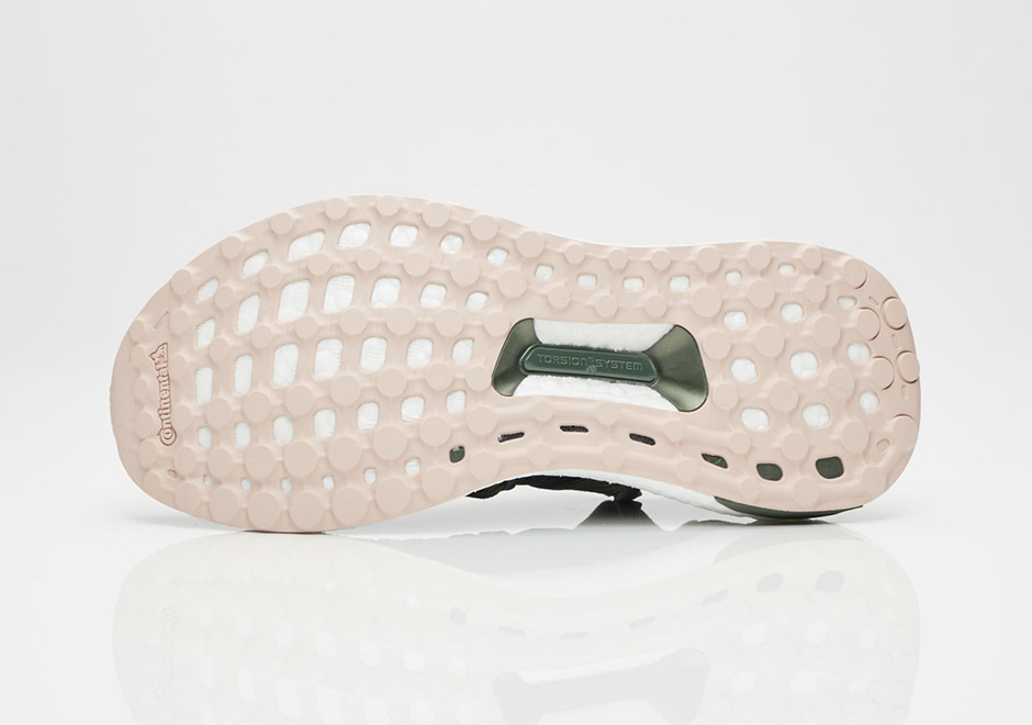 adidas-stella-mccartney-ultra-boost-x-legend-blue-base-green-peach-rose-cg3685-5