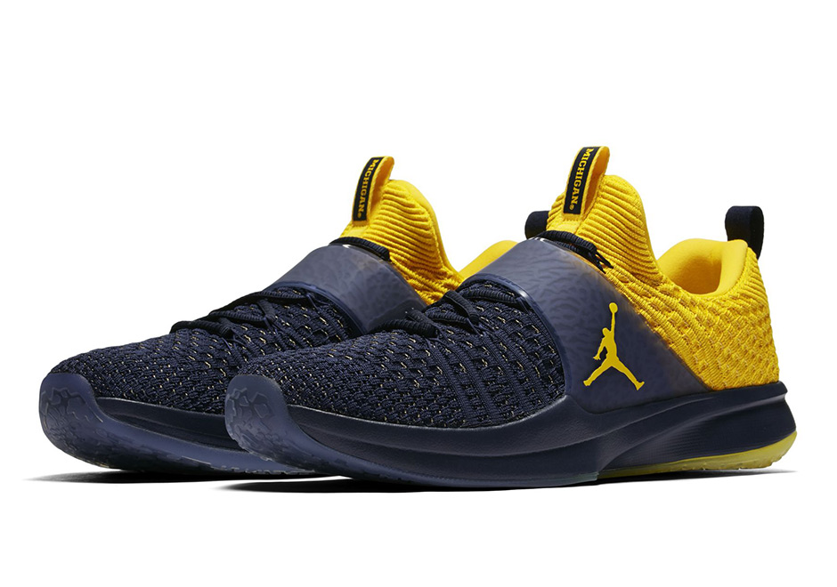 jordan-trainer-2-flyknit-michigan-3