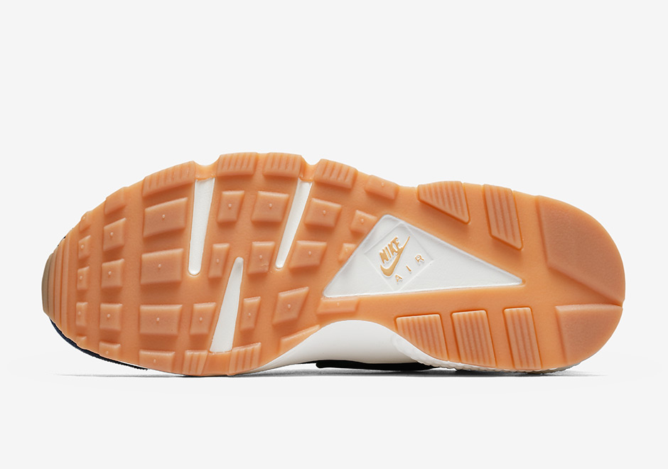 nike-air-huarache-denim-gum-859429-401-5