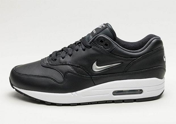 nike-air-max-1-metallic-jewel-swoosh-01