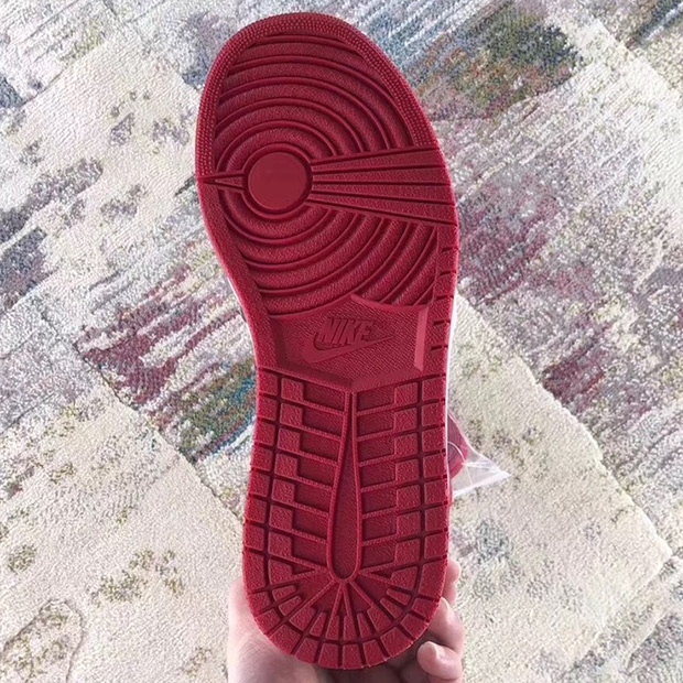 air-jordan-1-bred-toe-555088-610-9