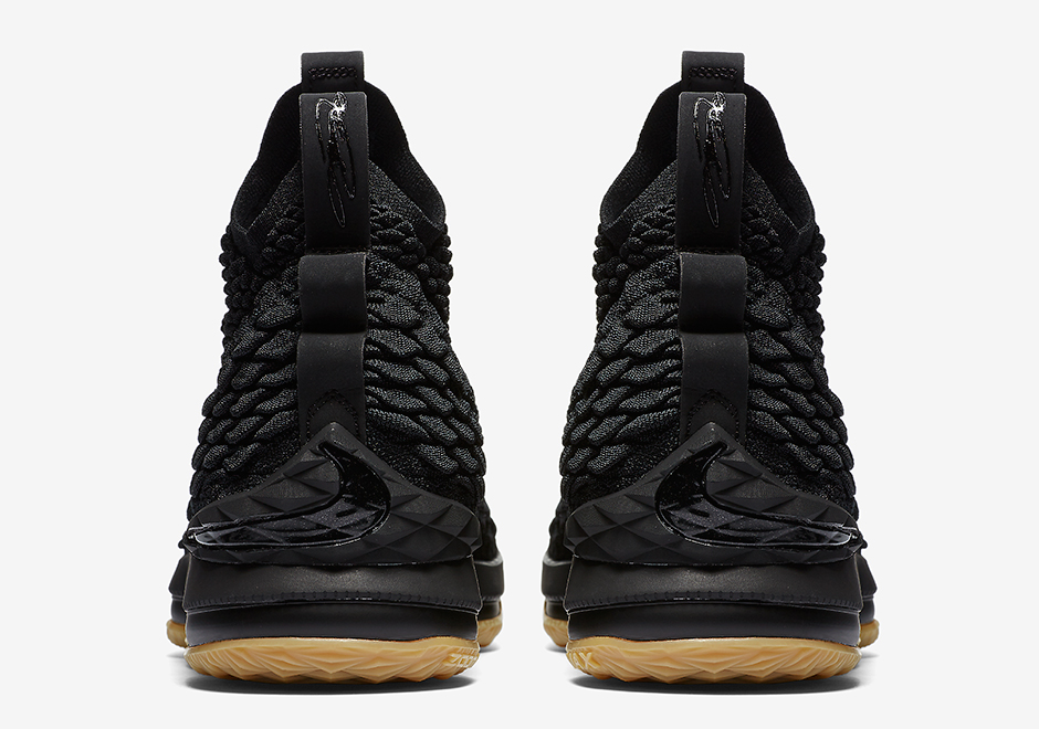nike-lebron-15-black-gum-897648-300-4