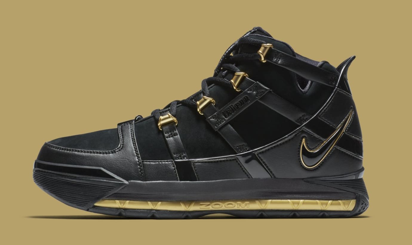 nike-lebron-3-black-gold-retro-ao2434-001-lateral