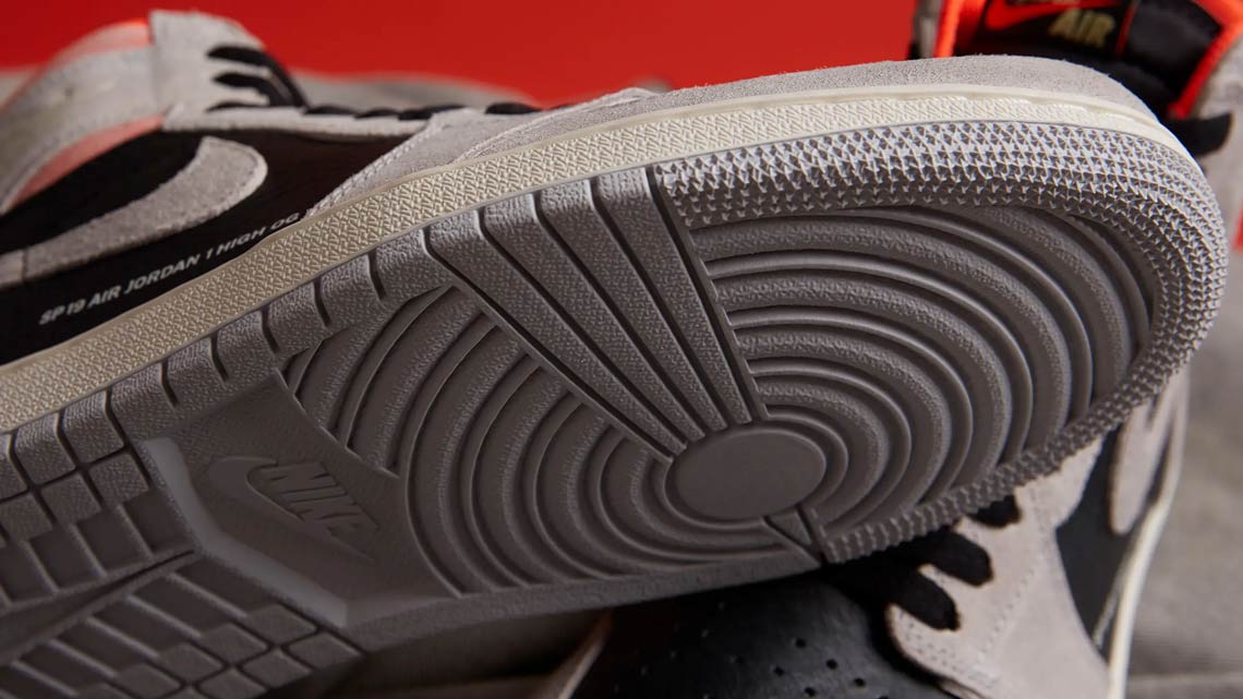 air-jordan-1-neutral-grey-555088-018-6