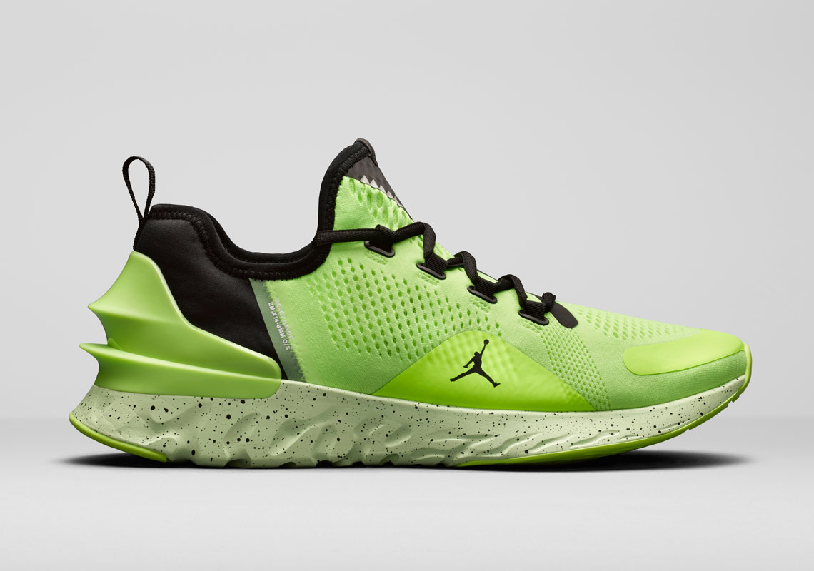 jordan-react-havoc-volt-ar8815-700-1
