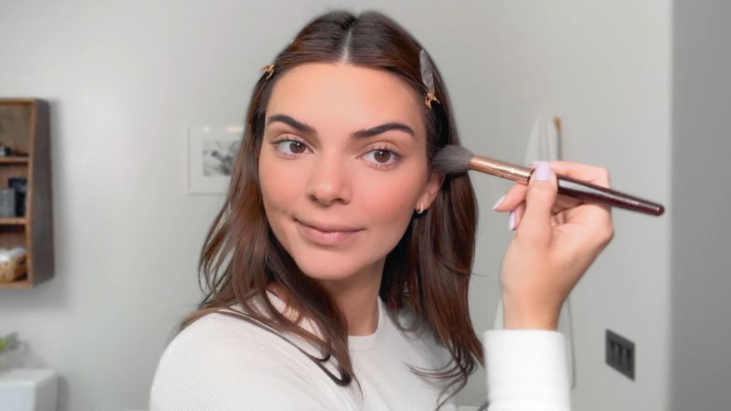 LIFESTYLE: Kendall Jenner’s Guide to Sun-Kissed Makeup | Beauty Secrets | Vogue&nbsp;India