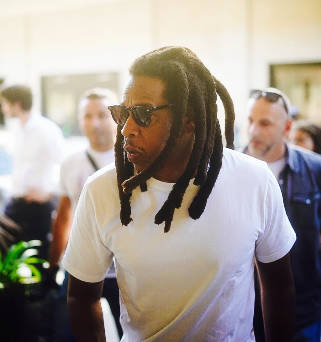 CULTURE: #JAYZ SIGNING AUTOGRAPHS IN LONDON IS THERE NEW MUSIC&nbsp;COMING….